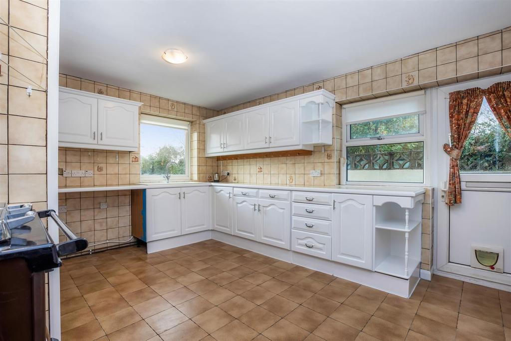 4. Kitchen.jpg