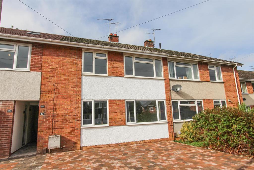 Gainsborough Road, Keynsham, Bristol 2 bed flat £200,000
