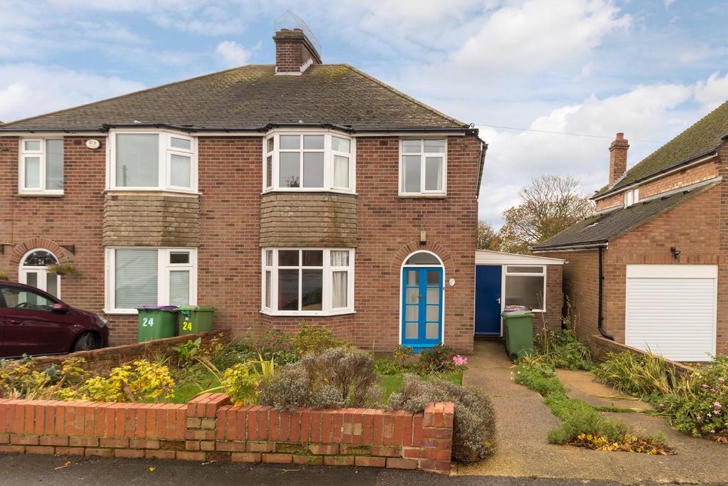 Foreland Avenue, Folkestone 3 bed semidetached house £300,000