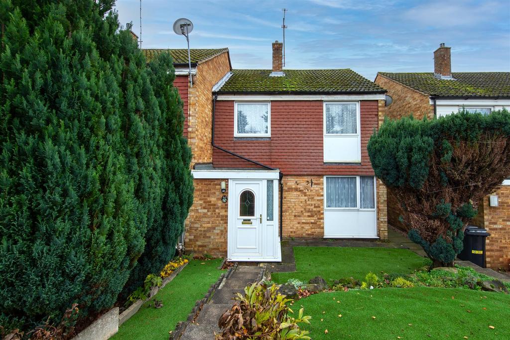 Birchside, Dunstable, Bedfordshire 3 bed terraced house £240,000
