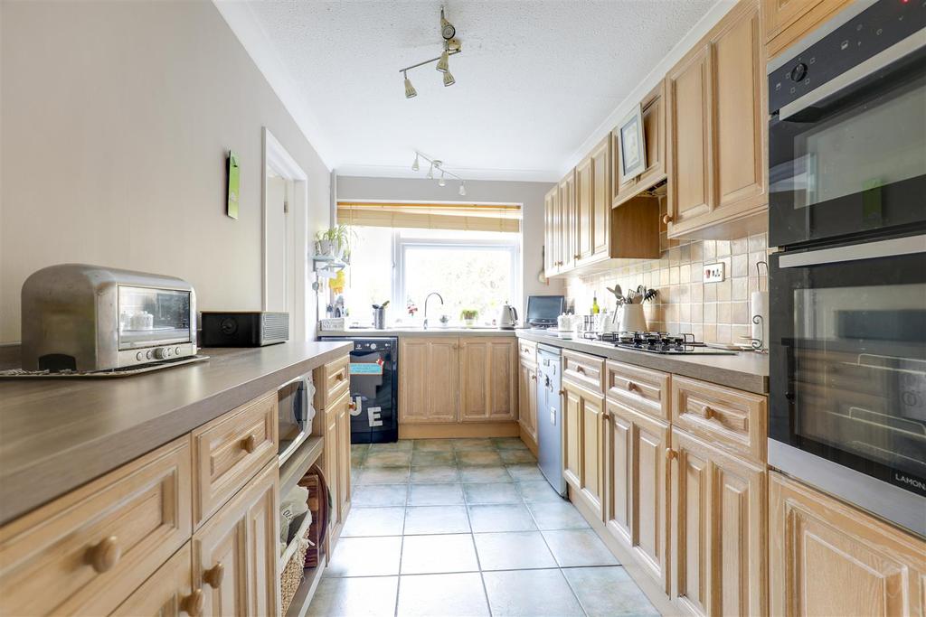 West Ridge, Sittingbourne 4 bed semidetached house £350,000
