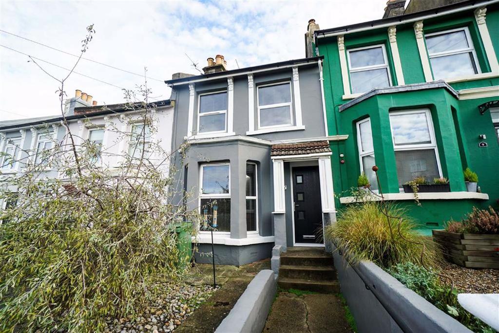 Saxon Road, Hastings, East Sussex 2 bed terraced house £215,000