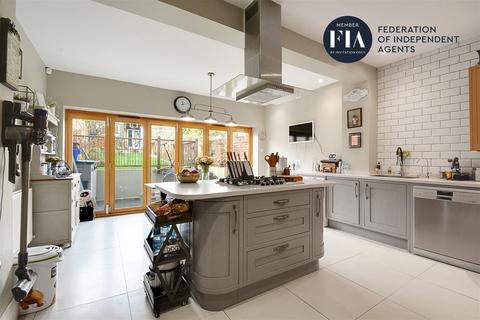 73 Hartham Road, Isleworth, TW7 5EY