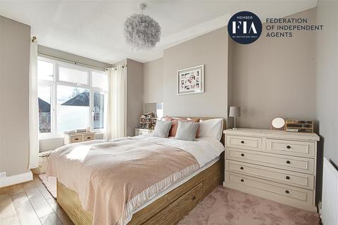 73 Hartham Road, Isleworth, TW7 5EY