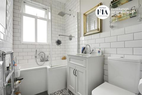 73 Hartham Road, Isleworth, TW7 5EY
