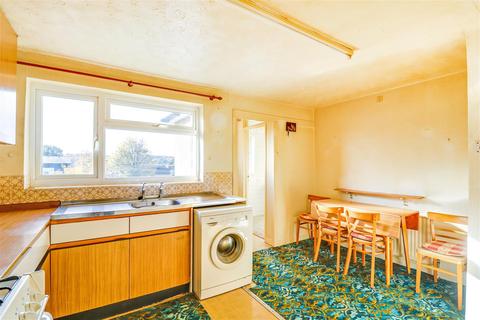 16 Boundary Road, Leigh-on-sea, SS9 5BP