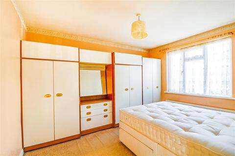 16 Boundary Road, Leigh-on-sea, SS9 5BP