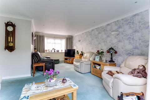39 Burrows Way, Rayleigh, SS6 7DF