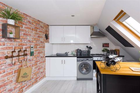 180b Kingston Road, Epsom, KT19 0SF