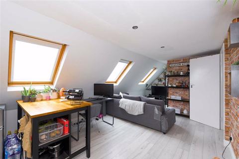 180b Kingston Road, Epsom, KT19 0SF