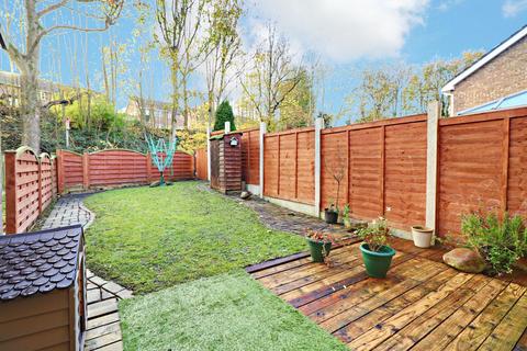 3 Bridge Wood Close, Horsforth, Leeds, LS18 5TR