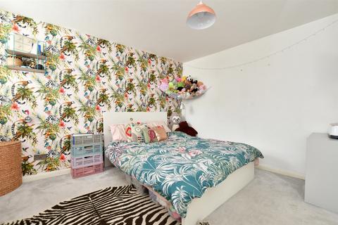79a Croydon Road, Caterham, CR3 6PD