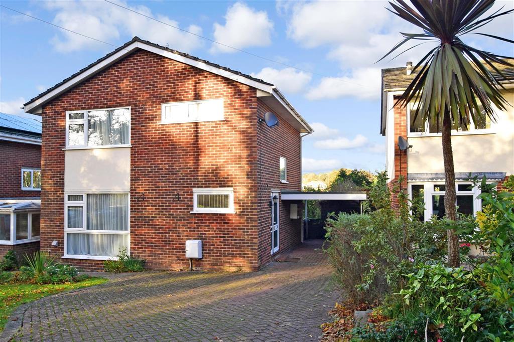 York Avenue, East Cowes, Isle of Wight 3 bed detached house £240,000