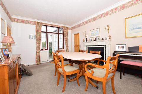 68 Fitzroy Avenue, Broadstairs, CT10 3LT