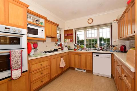 68 Fitzroy Avenue, Broadstairs, CT10 3LT
