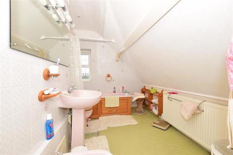 68 Fitzroy Avenue, Broadstairs, CT10 3LT