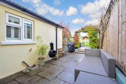 15 Allingham Road, Reigate, RH2 8JE