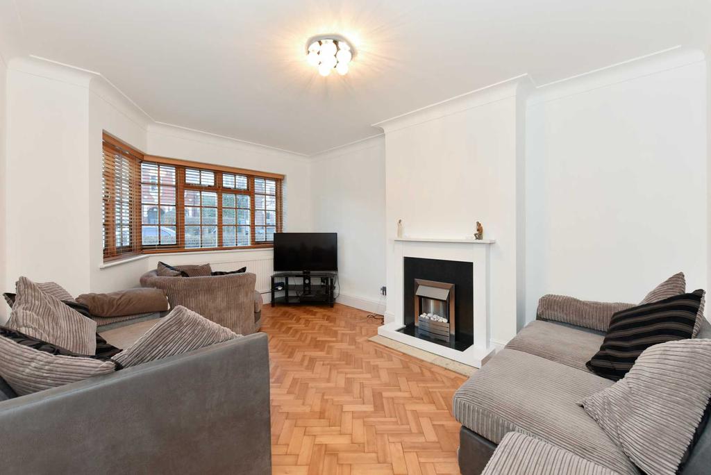 Twyford Avenue, London 2 bed flat £445,000