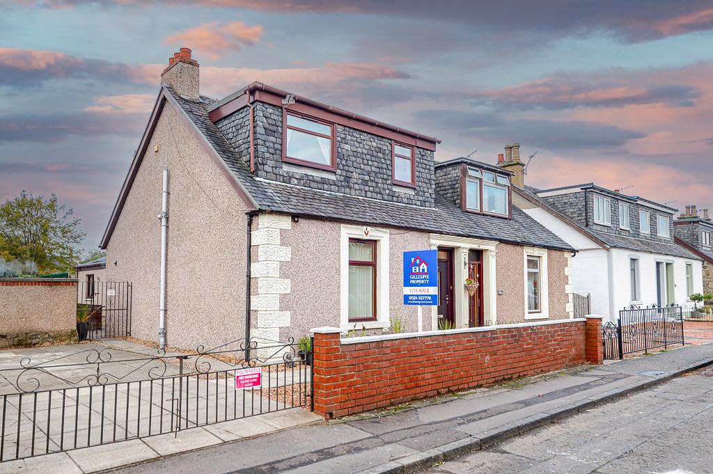 83 Church Street, Stenhousemuir, Larbert, Falkirk, FK5 4QR 4 bed semi