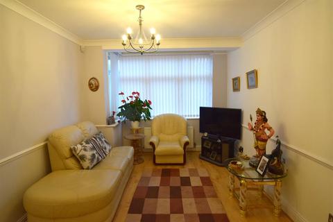 73 Boscombe Road, Worcester Park, KT4 8PJ