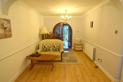 73 Boscombe Road, Worcester Park, KT4 8PJ