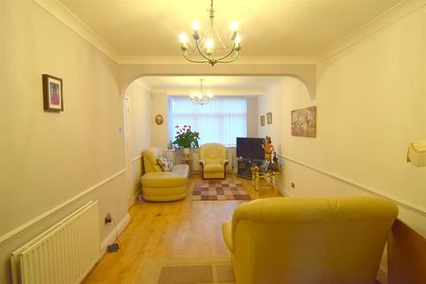 73 Boscombe Road, Worcester Park, KT4 8PJ