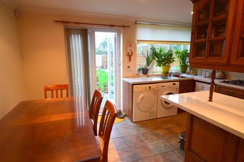 73 Boscombe Road, Worcester Park, KT4 8PJ