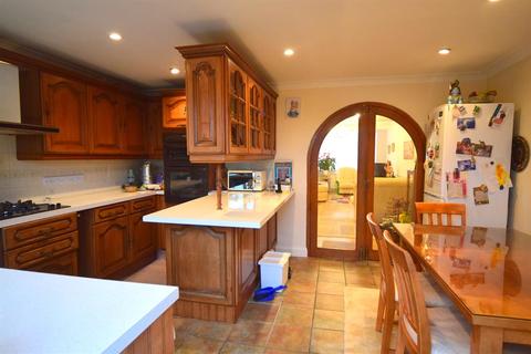 73 Boscombe Road, Worcester Park, KT4 8PJ