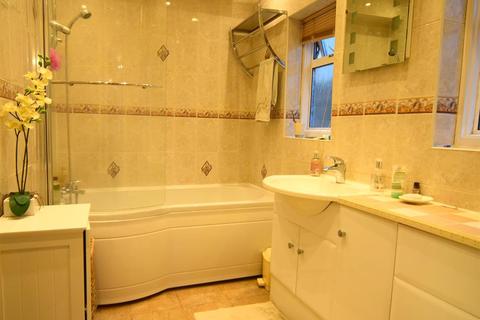 73 Boscombe Road, Worcester Park, KT4 8PJ