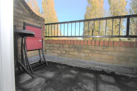 49 Amblecote Meadows, London, SE12 9TA