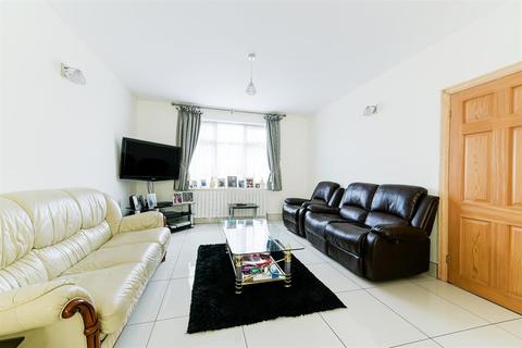 26 Chatsworth Crescent, Hounslow, TW3 2PB