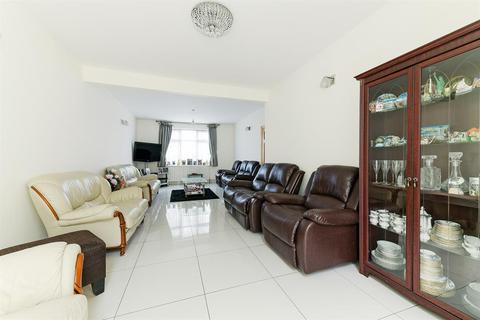 26 Chatsworth Crescent, Hounslow, TW3 2PB