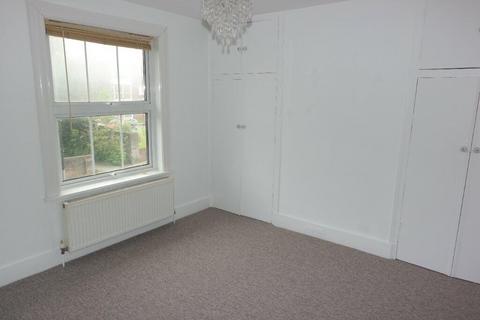 1 bedroom flat to rent, Franklynn Road , Haywards Heath  RH16