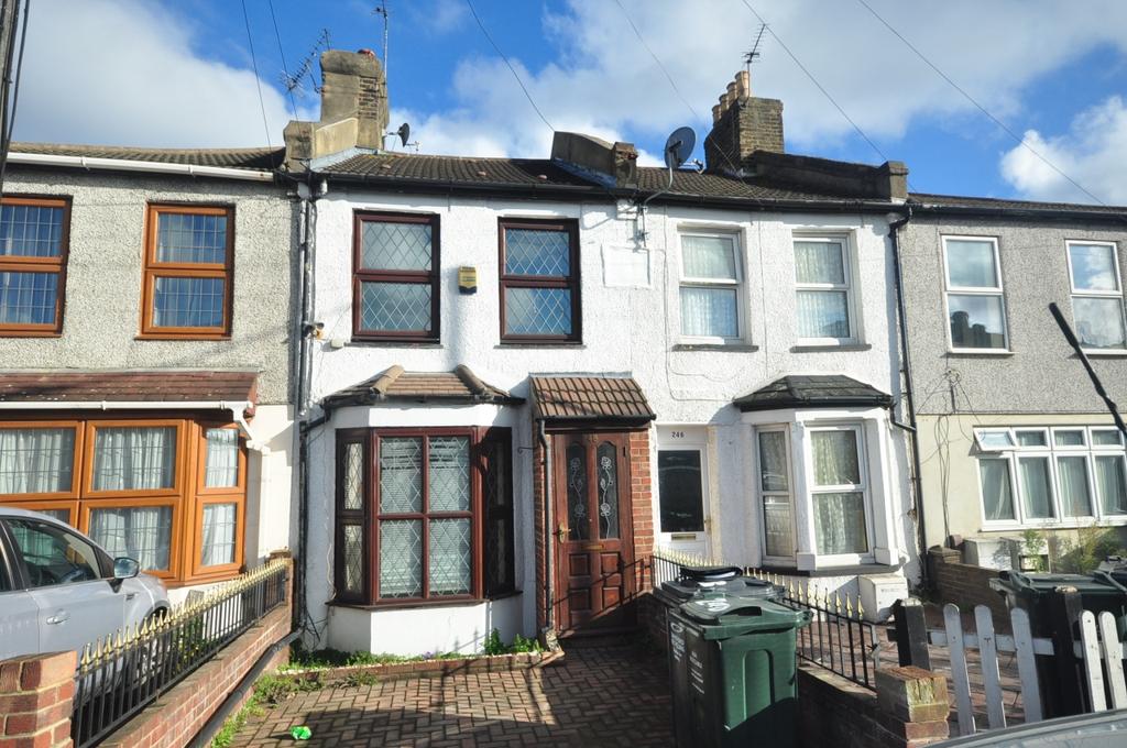 St Vincents Road Dartford DA1 2 bed terraced house £1,100 pcm (£254 pw)