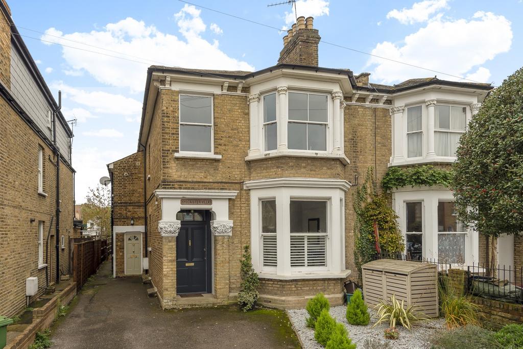 Gibbon Road, Kingston Upon Thames, KT2 2 bed £585,000