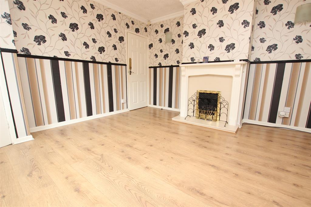 Birch Hall Avenue, Darwen, BB3 0JW 2 bed terraced house £525 pcm (£