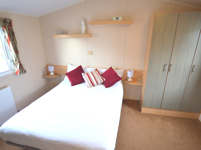 A warm welcome awaits you at Chichester Lakeside H