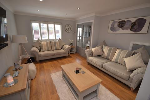 8 Connaught Way, Billericay, CM12 0UN