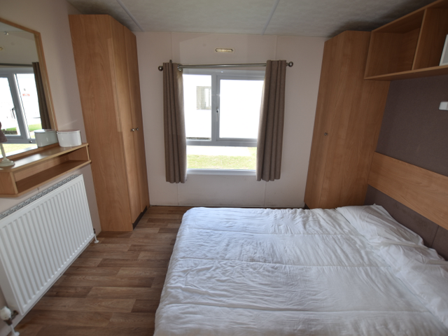 Both twin bedrooms have storage and two single bed