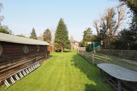 11 Chessington Road, Epsom, KT17 1TS