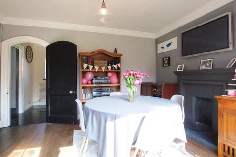 11 Chessington Road, Epsom, KT17 1TS
