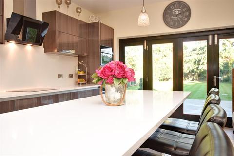 9 Deepdene Avenue, Dorking, RH4 1SS