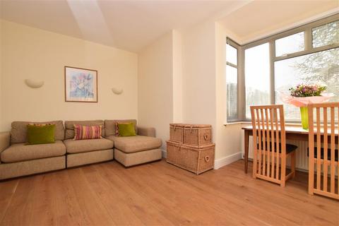 9 Deepdene Avenue, Dorking, RH4 1SS