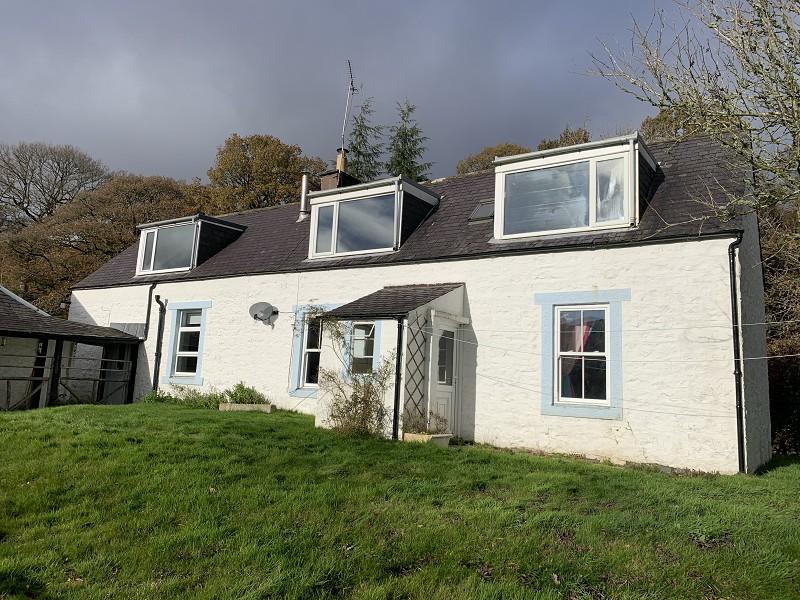 Dunveoch, Dalry, Castle Douglas. DG7 3XP 3 bed detached house £600