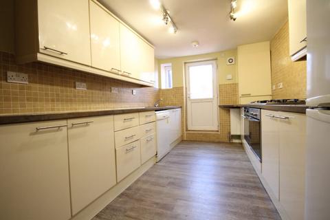 8 bedroom terraced house to rent, 30 Brudenell Avenue, Hyde Park, Leeds, LS6 1HD