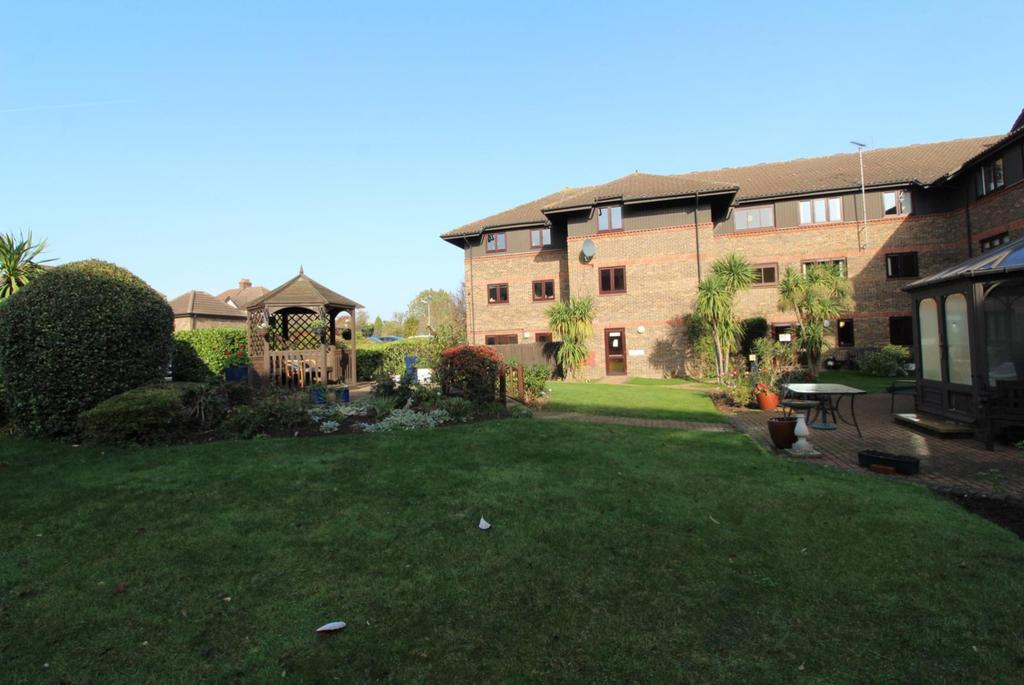 Huskards, Waldegrave Gardens, Upminster, Essex, RM14 2 bed retirement