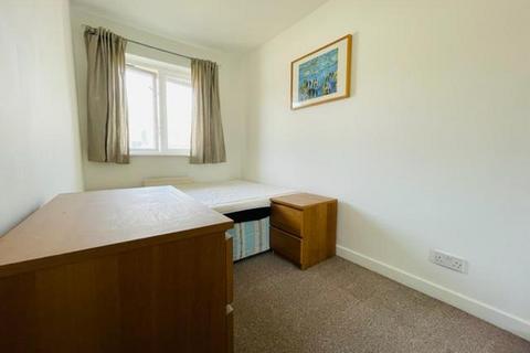 1 bedroom in a house share to rent, Old Bell Gate Place, London E14