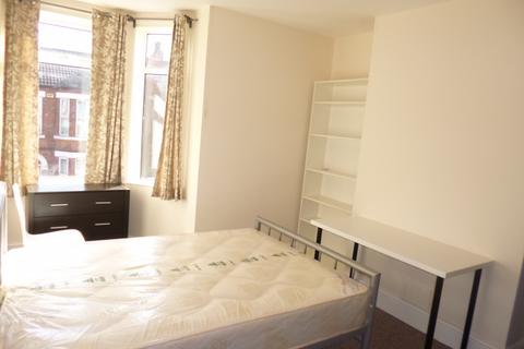 4 bedroom semi-detached house to rent, Station Road, Beeston, NG9 2AY