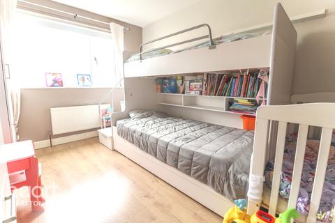 35 Stubsmead, Eldene, Swindon, SN3 3TA