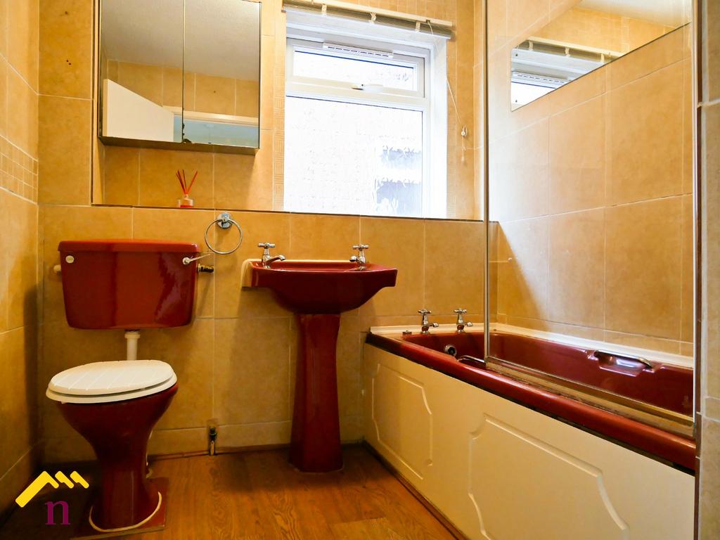 Nant Parc, Johnstown, Wrexham, LL14 2TS 2 bed semidetached house £